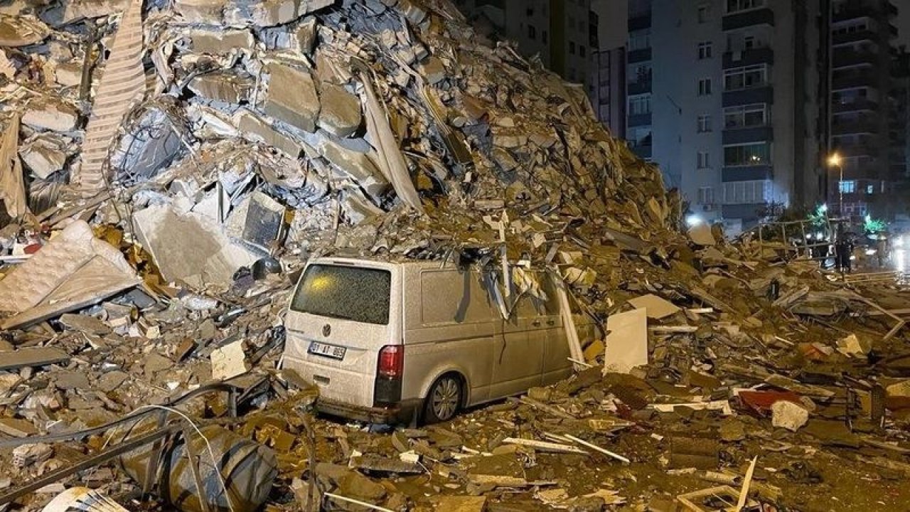 Deprem, her alanı etkiledi! Bakan Kasapoğlu, spor faaliyetlerine ilişkin beklenen açıklamayı az önce yaptı: “İkinci bir açıklamaya kadar durdurulmuştur…”