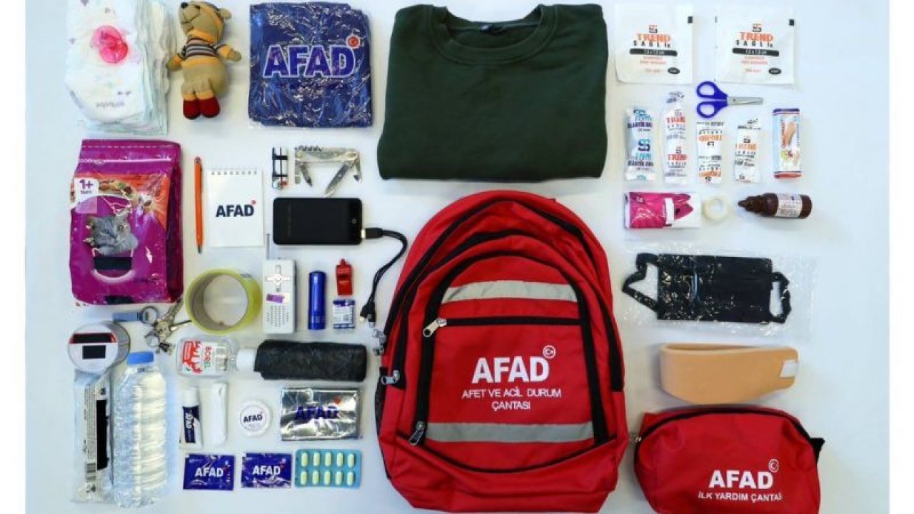 Deprem Çantası İçinde Neler Olmalıdır? Uzmanlara Göre Deprem Çantasına Mutlaka Konulması Gerekenler Neler?