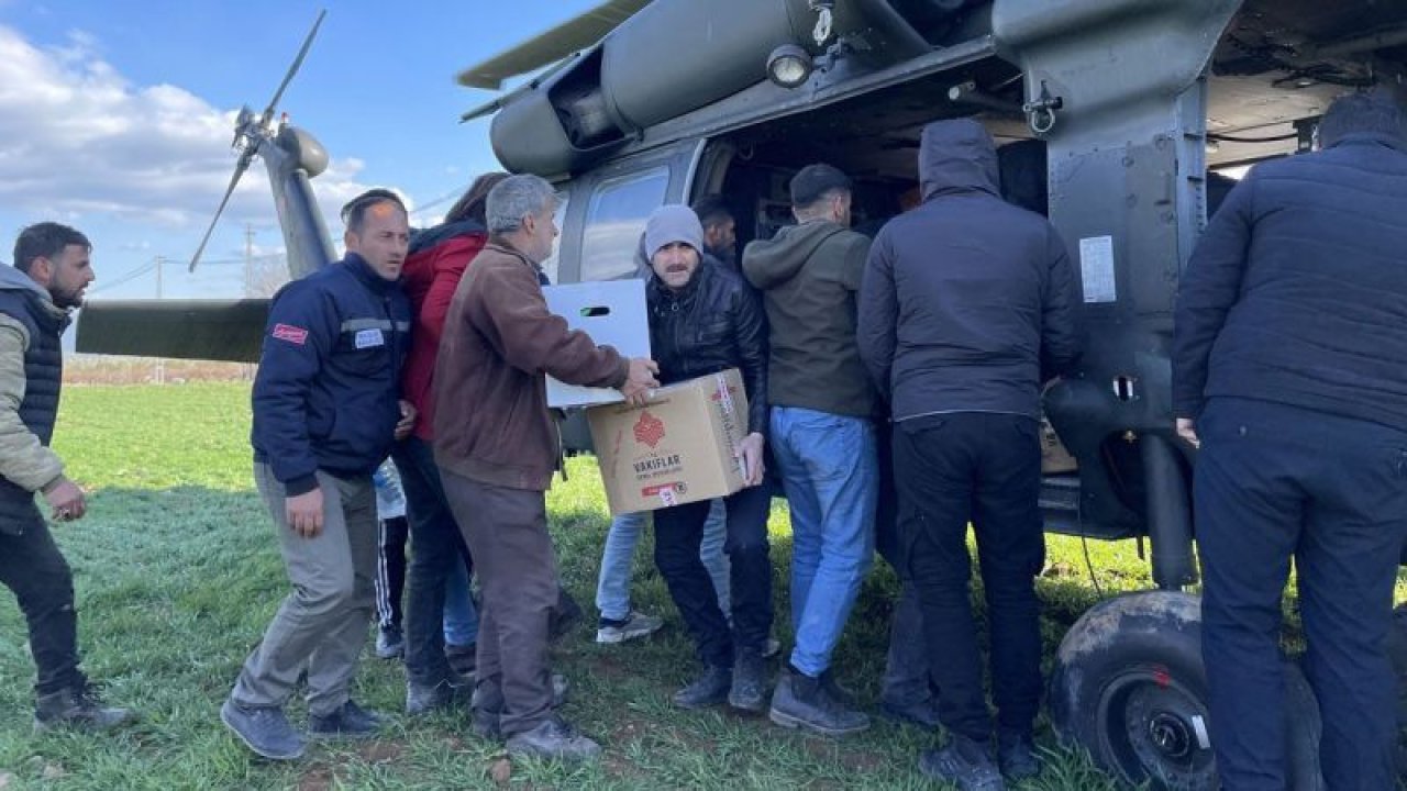 Gaziantep’te Mehmetçik İlçelerdeki Depremzedeler İçin Yardım Götürdü! Askeri Helikopterlerle 15 Köye Yardım!