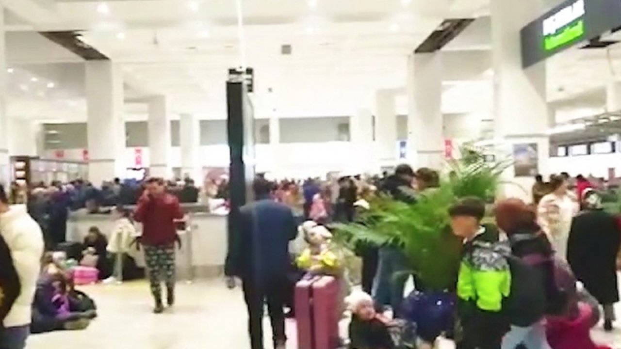 Gaziantep'te DEPREMDEN KAÇIŞ! Gaziantep HAVALİMANI tarihinin En Yoğun Günlerini Yaşıyor