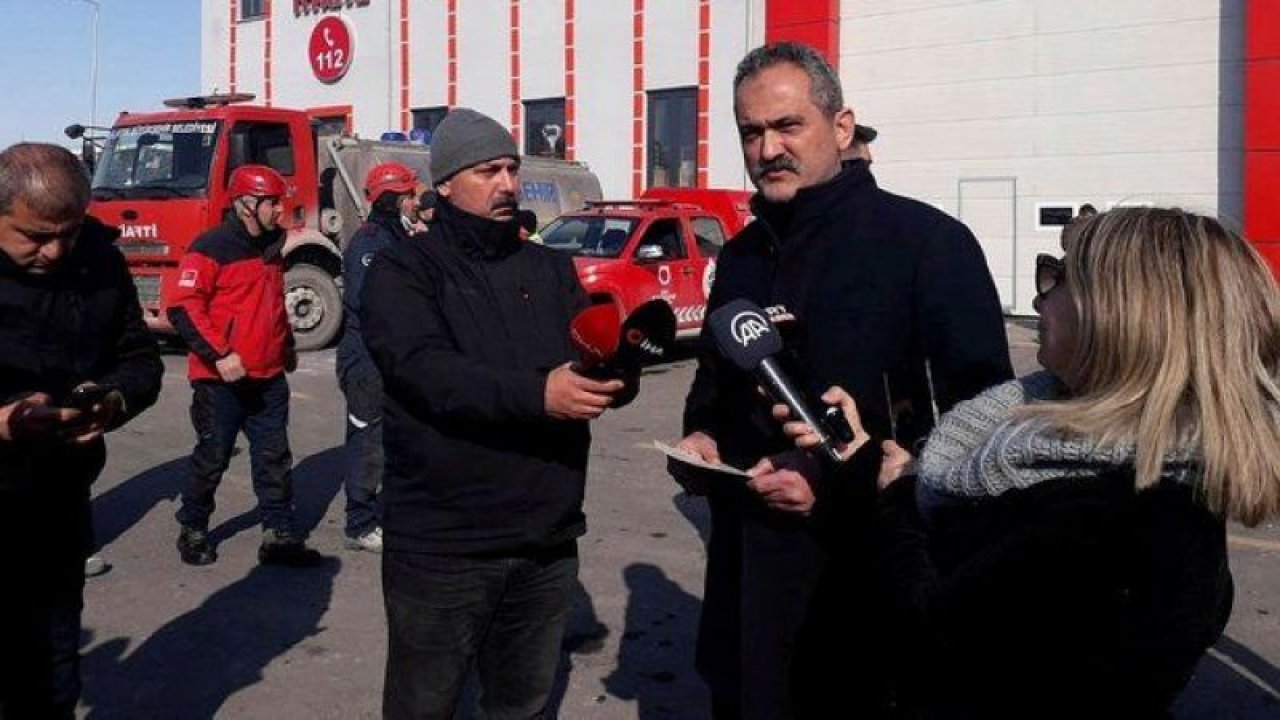 Devam Zorunluluğu Kaldırıldı! Milli Eğitim Bakanı, Okulların Devam Zorunluluğuyla İlgili Sosyal Medyadan Açıklamalar Yaptı!