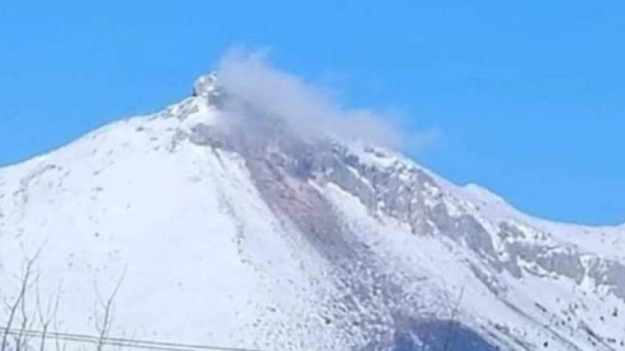 Göksun’da Dağ Yanıyor! Vatandaşlar Yanan Dağın Görüntülerini Paylaştı! Dağa Ait Açıklamalar İse…