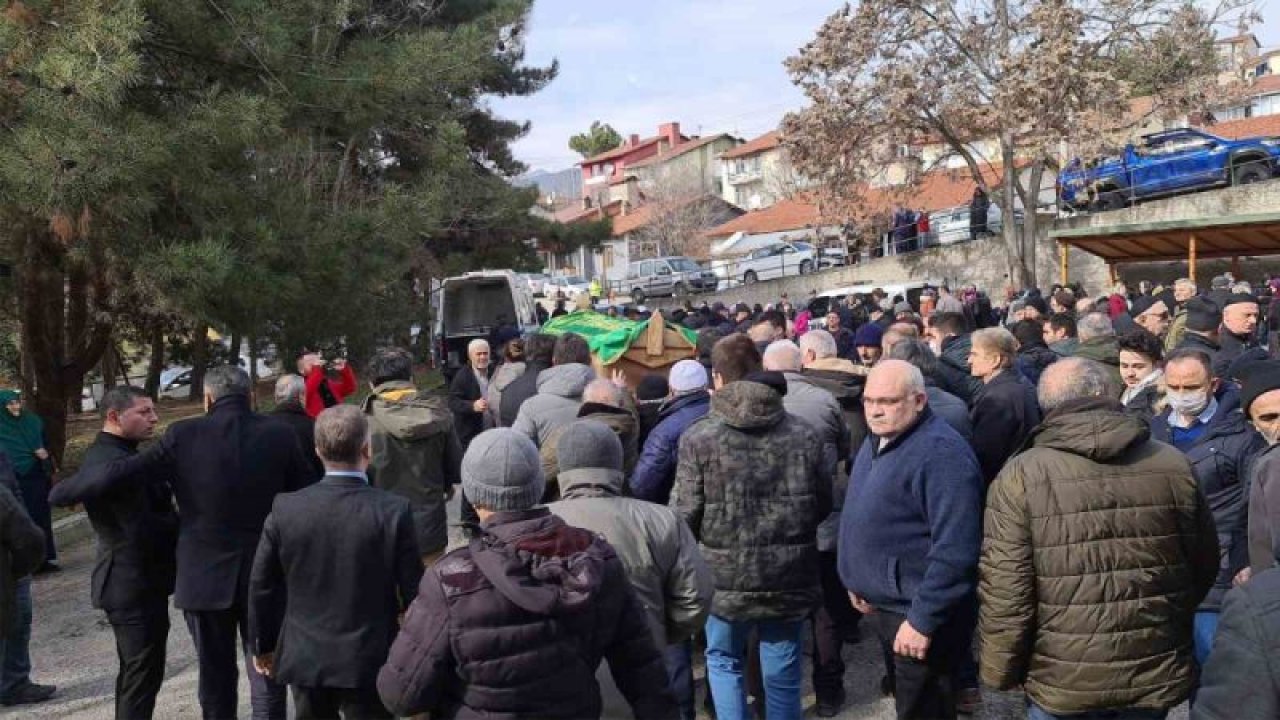 Gaziantep'te depremde hayatını kaybeden öğretmen Karabük’te defnedildi