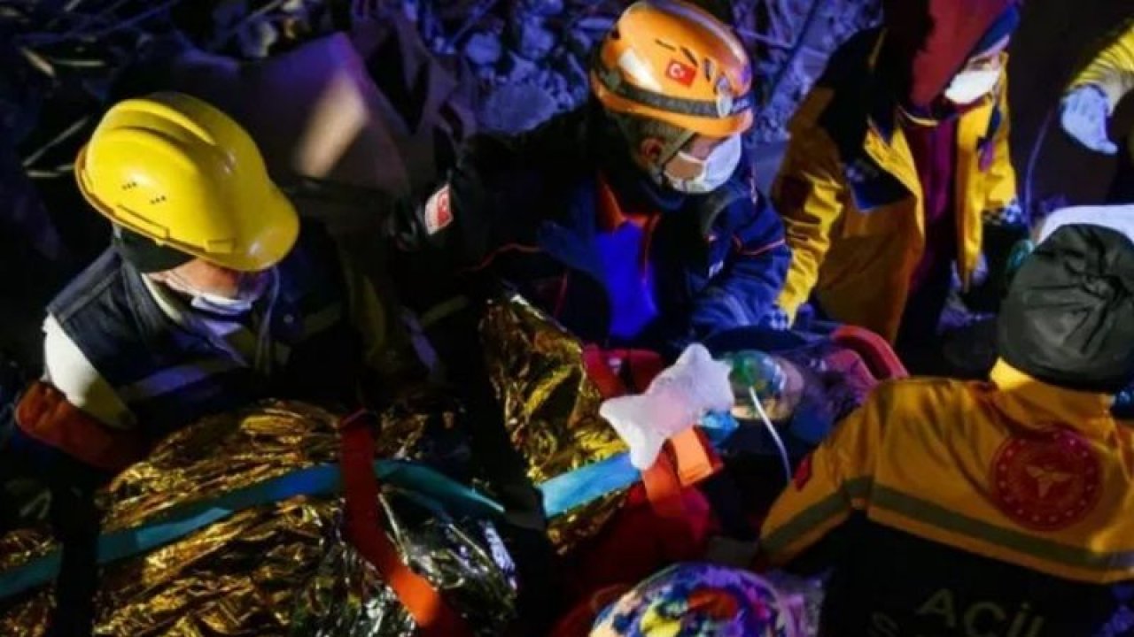 Saatler Sonra Enkazdan Sağ Çıktılar! Dünyada Enkaz Altında En Uzun Kalınan Süre!