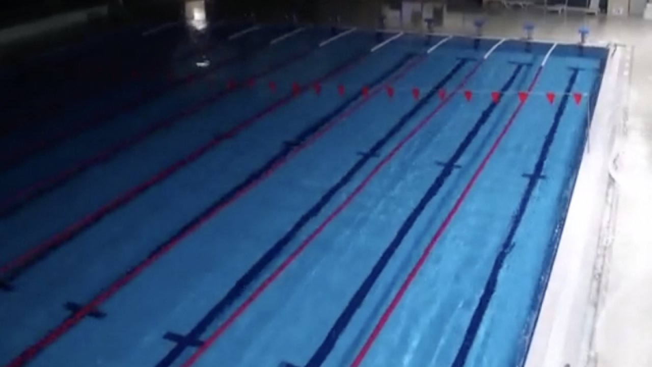 Deprem anında havuzda tsunami meydana geldi