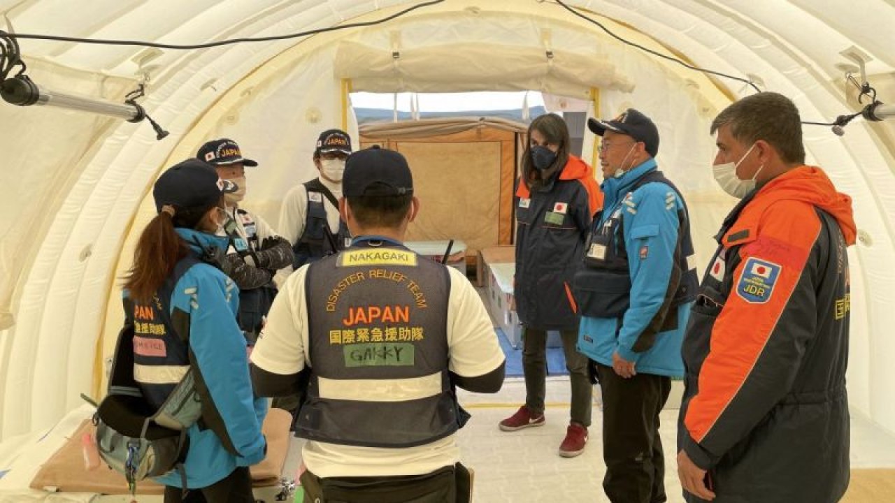 Gaziantep'in Oğuzeli ilçesinde sahra hastanesi kuran Japonları duygulandıran not
