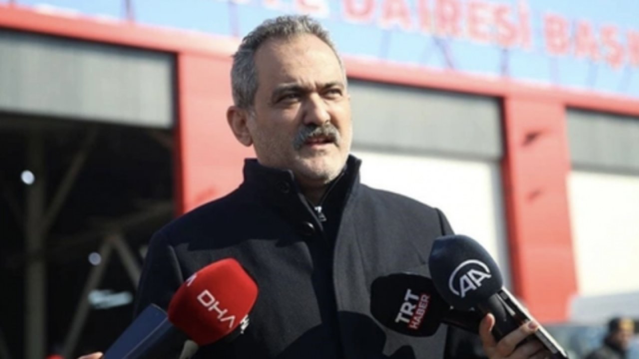 Milli Eğitim Bakanı Mahmut Özer Gaziantep'te eğitim öğretime 1 Mart'a kadar verilen arayı 13 Mart'a kadar uzattıklarını açıkladı
