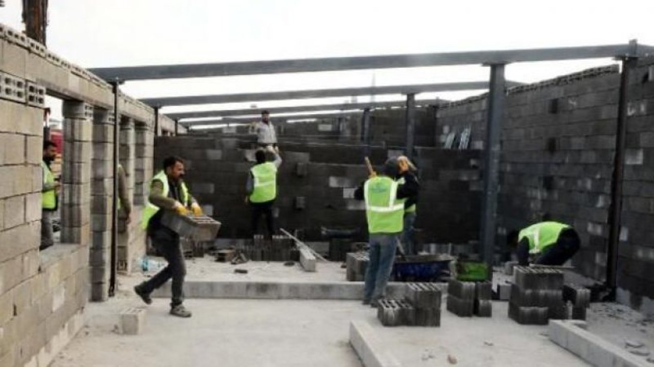 Depremden çok hasar almıştı; Gaziantep İslahiye’de briket ve prefabrik ev yapımı için çalışmalar başladı! Bakanlık duyurdu: o tarihte teslim…