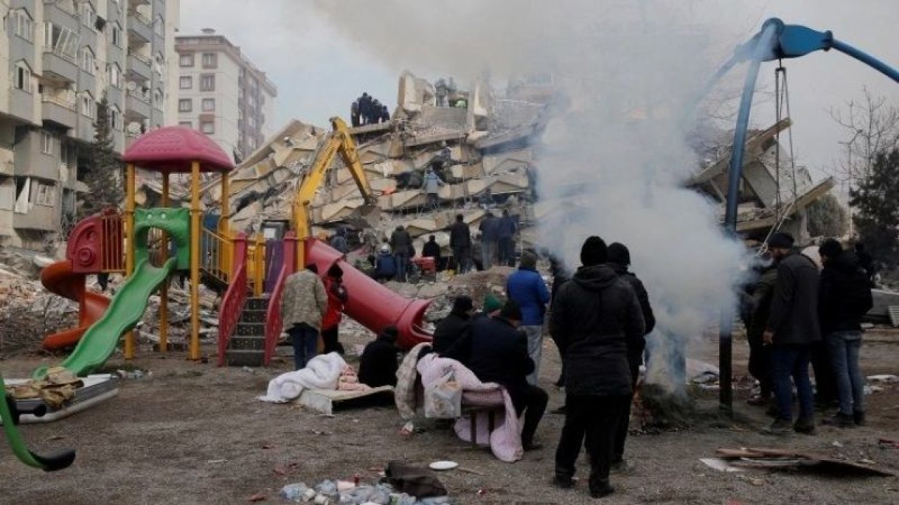 Depremlerin Ekonomiye Etkisi! Ekonomistler Büyümenin Gerileyeceğini Açıkladı!