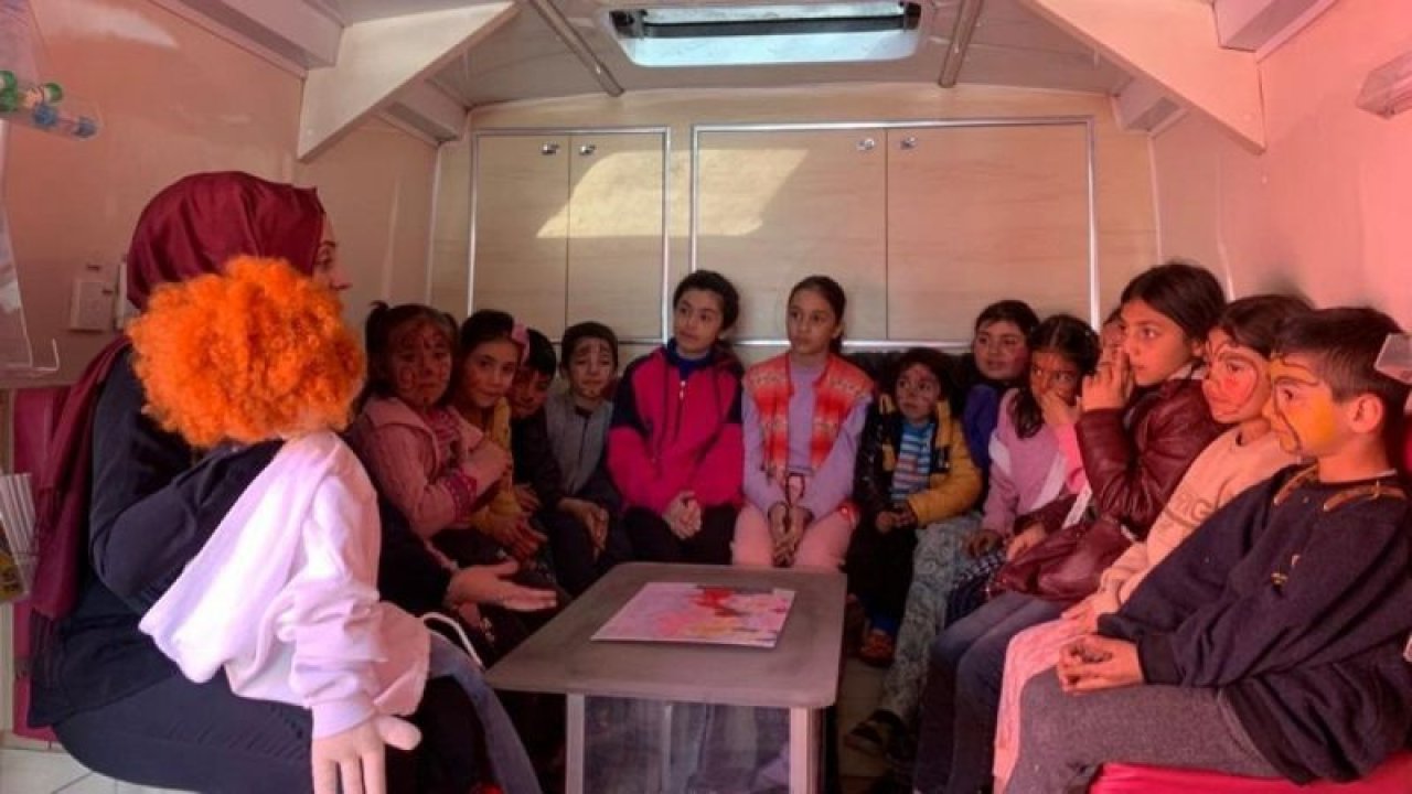 Gezici çocuk kütüphaneleri İslahiye ve Nurdağı’nda çocuklarla buluşuyor