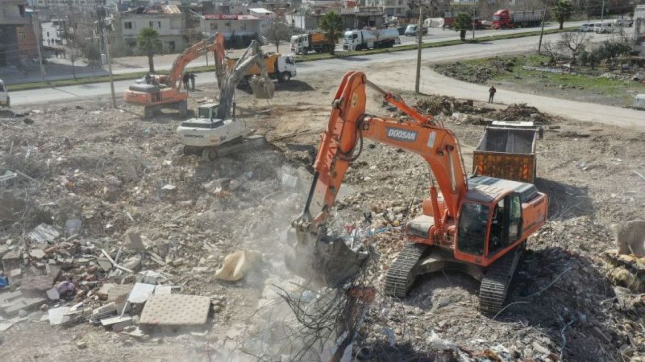 GAZİANTEP DEPREMDE BÜYÜK YARA ALMIŞTI! Günde ortalama 1500 kamyonla enkaz taşınıyor