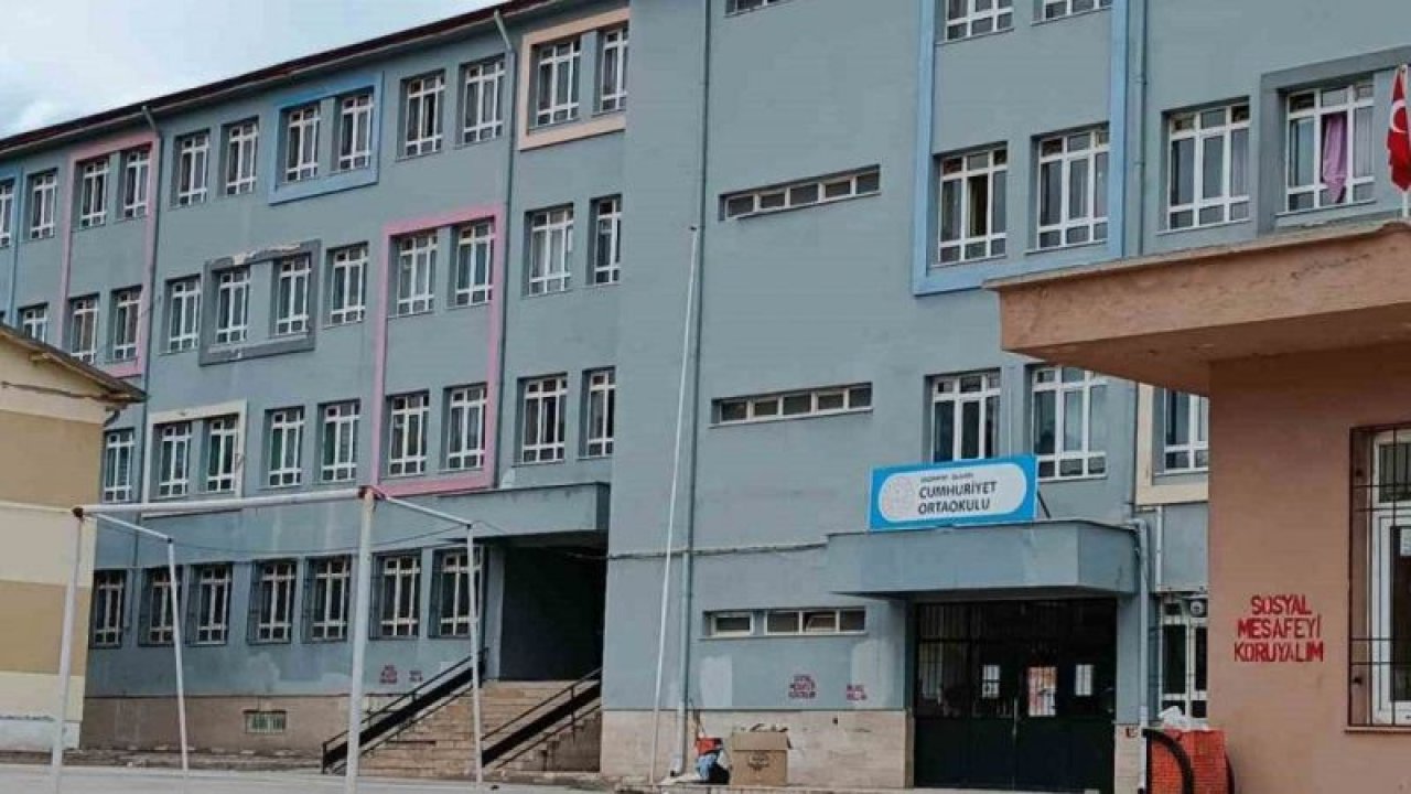 Gaziantep'te DEPREM'DE FACİAYI YAŞAYAN İSLAHİYE'DE OKULLAR BAŞLAMADI!  Kurulan çadır ve konteynır kentlerdeki eğitim serüveni başlamadı.