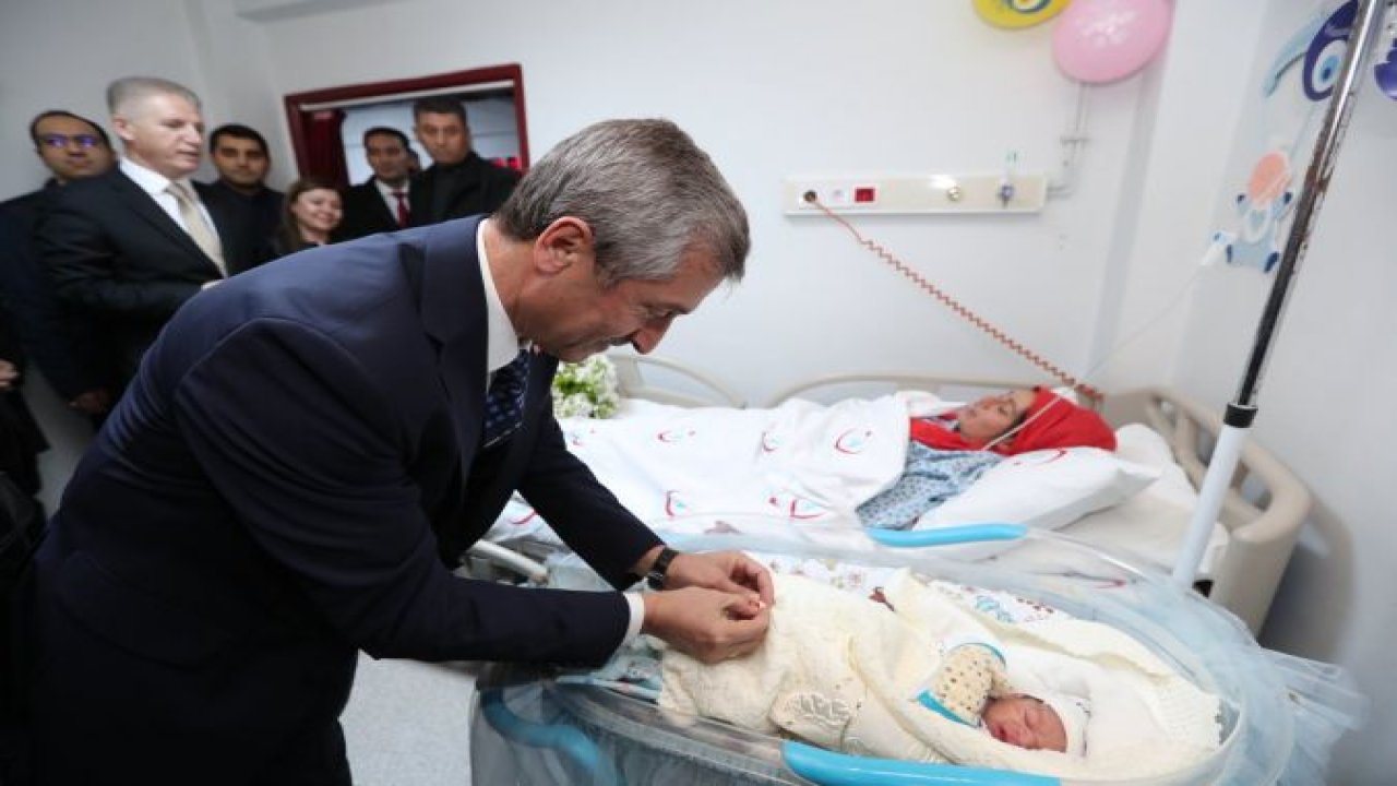 BAŞKAN TAHMAZOĞLU YENİ YILIN İLK BEBEĞİNİ VALİ DAVUT GÜL İLE ZİYARET ETTİ