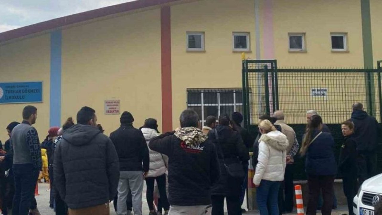 Sinir krizi geçiren şahıs ANKARA'da ilkokuldaki 20 kişiyi rehin aldı... VİDEO HABER