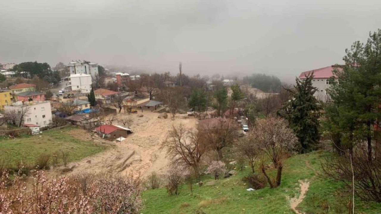 'SEL FELAKETİ'nde, İçinde 3 çocuğun bulunduğu konteynerin sürüklenme anı kamerada