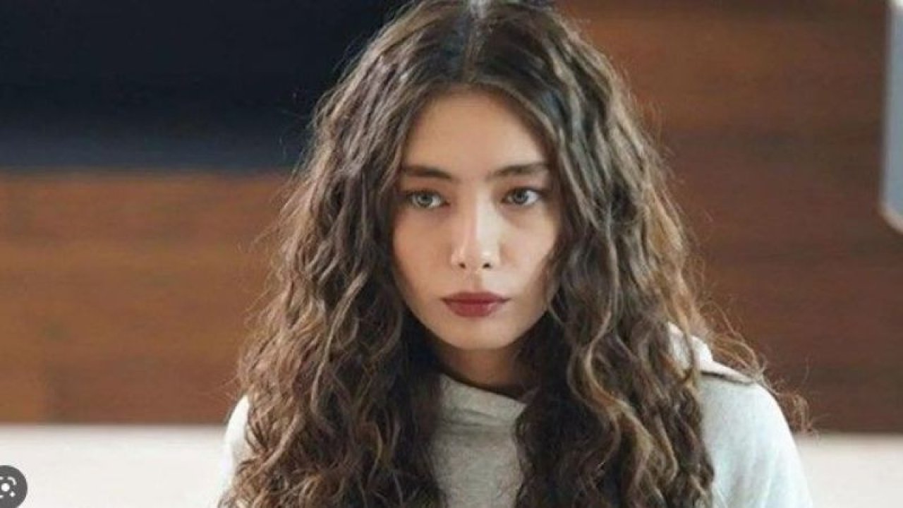 Müjde Ar’ın “Aaahh Belinda”sı artık Neslihan Atagül’ün! Netflix yeni tanıtımı yayınladı!