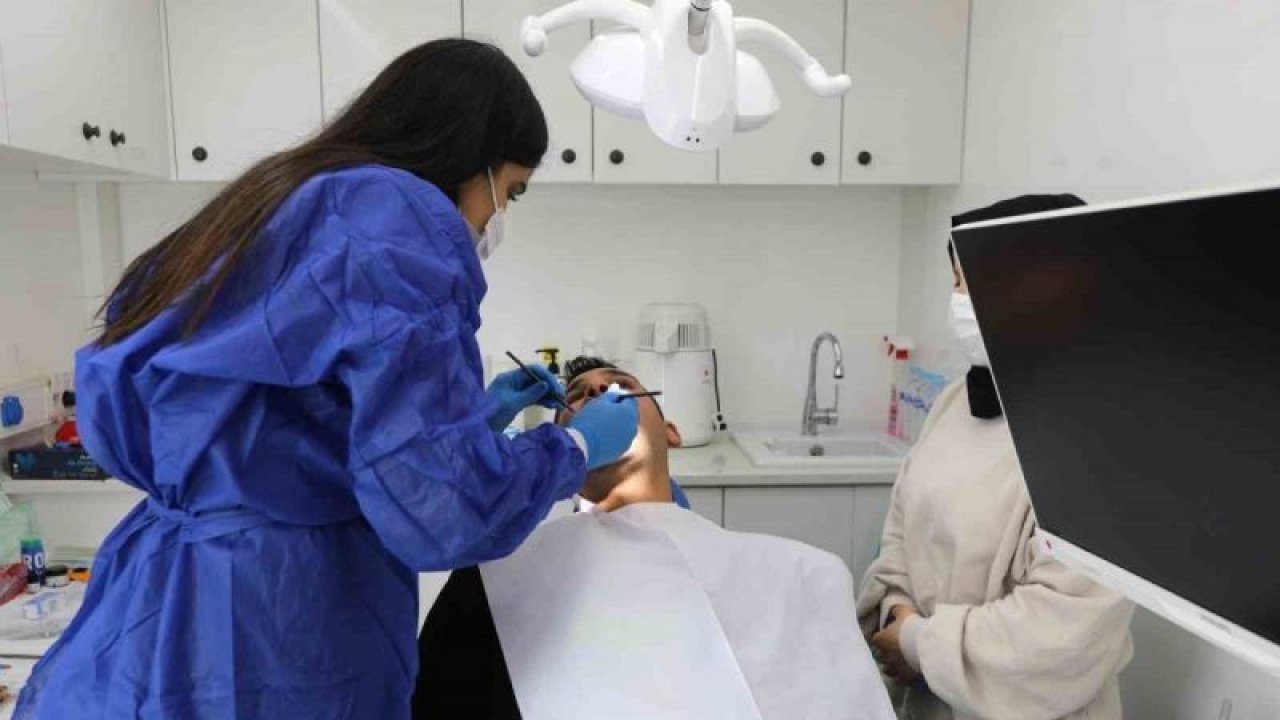 Ağız ve diş sağlığı aracı depremzedelere hizmet veriyor