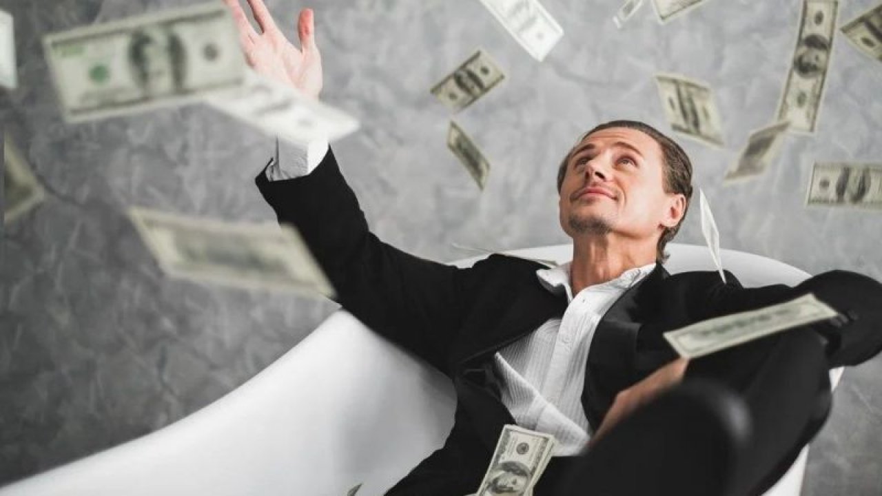 Eli Açık Olan Burçlar Listesi! Paranın Onlar İçin Çok Bir Önemi Yok!