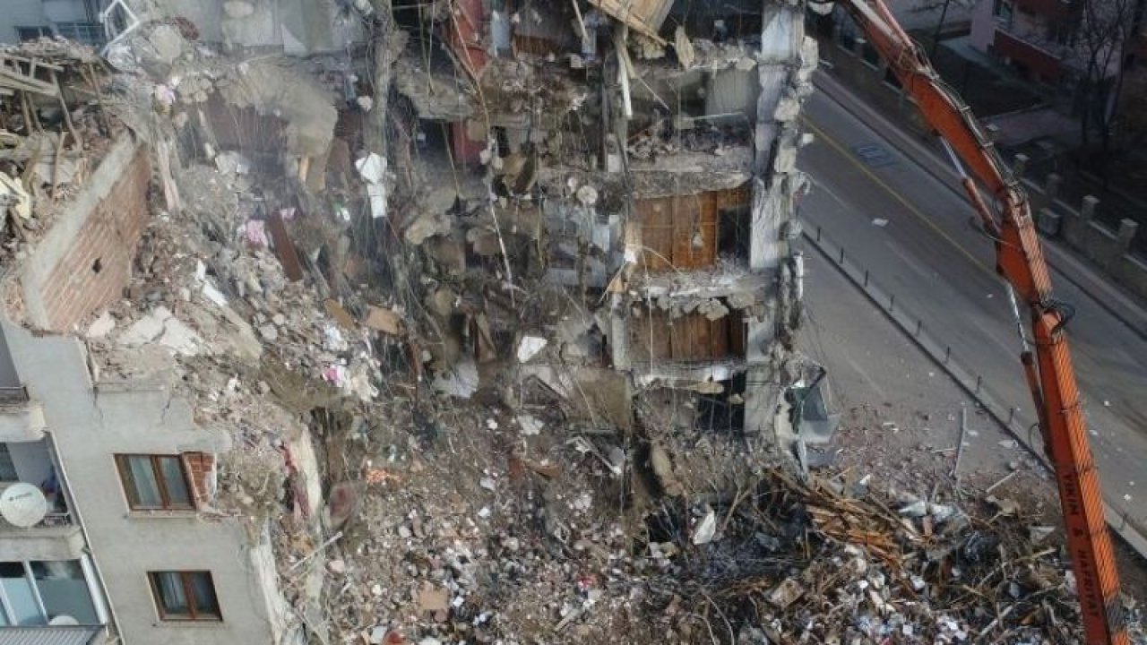 Gaziantep'in İslahiye ilçesinde araziye İNŞAAT MALZEMELERİNİ STOKLAMIŞTI! İSLAHİYE'DE depremde bir kişinin ölümüne neden olan sanık hakkında dava