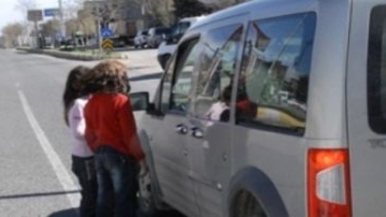Gaziantep'e Ramazan Geldi ÇOCUK DİLENCİLER TÜM TRAFİK IŞIKLARINDA! Kim Kullanıyor Bu Çocukları?