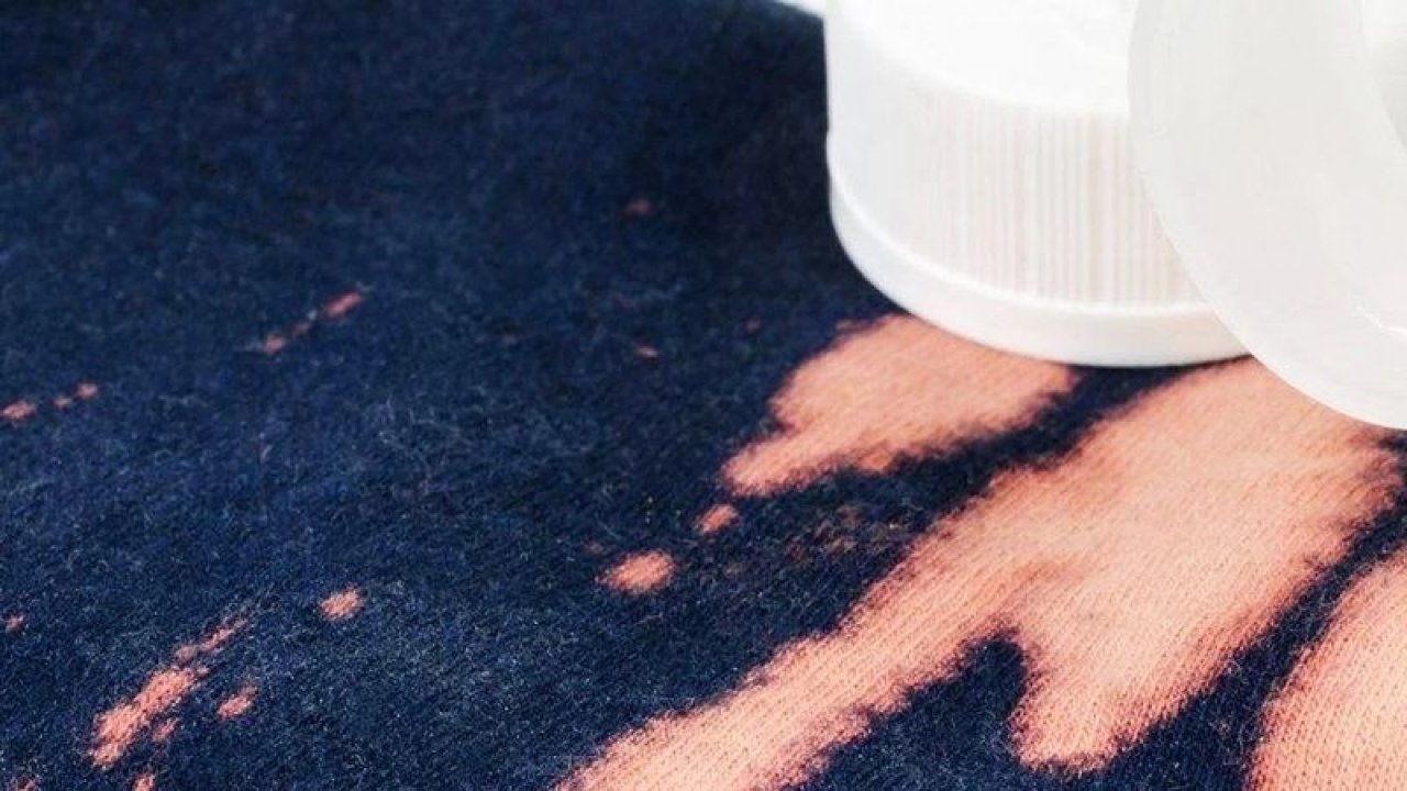 Çamaşır Suyunu Kıyafetlerine Bulaştırmadan Kullanamayanlar Dikkat! Bu Teknik İle…