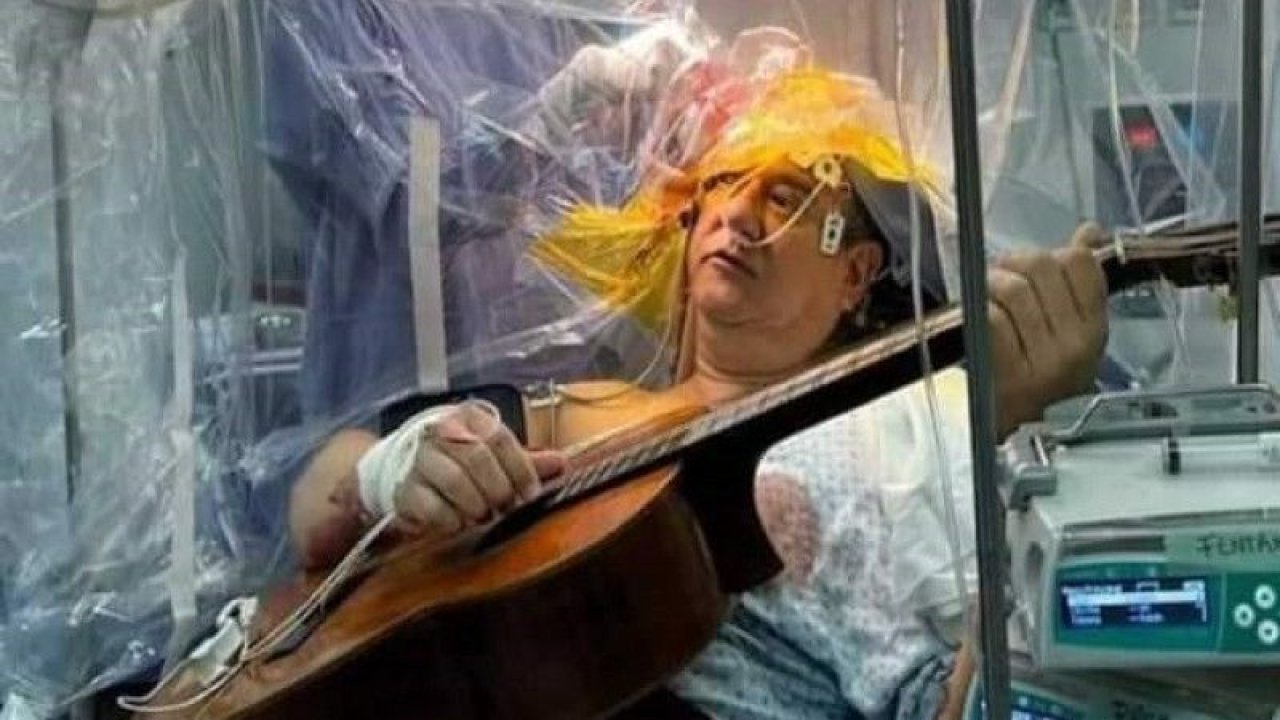 Beyin ameliyatı olurken 4 saat boyunca gitar çaldı