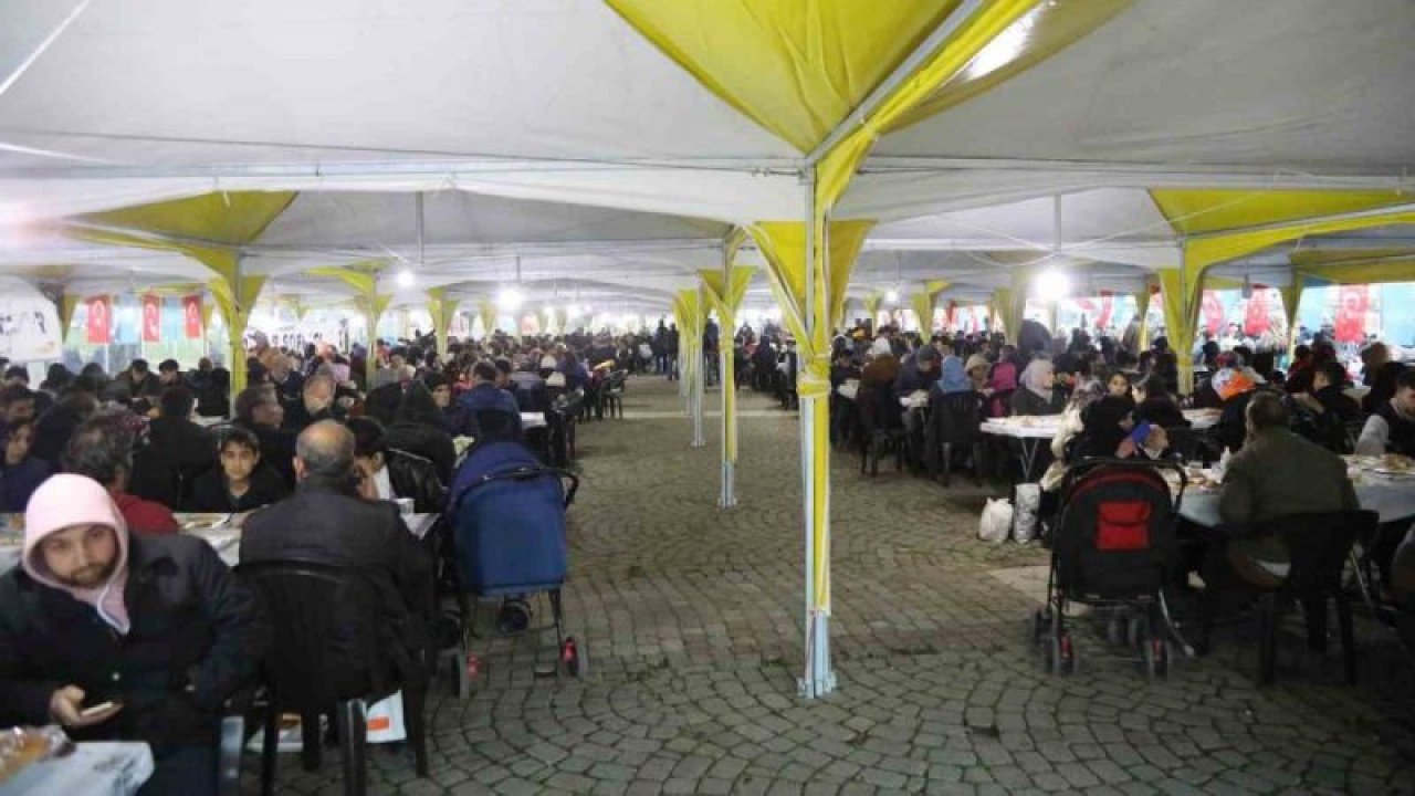 Gaziantep Büyükşehir Belediyesi, iftar çadırlarında günlük 15 bin kişi ağırlanıyor
