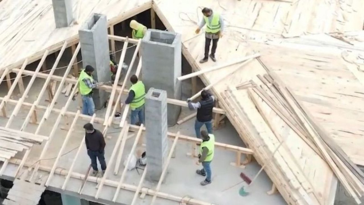 Gaziantep'te Nurdağı Belpınar Mahalle Muhtarı Abdullah Taşdemir: “Biz kendimize gelememişken devletimiz çoktan gelmiş, barınacak yerlerimizi yapıyor”