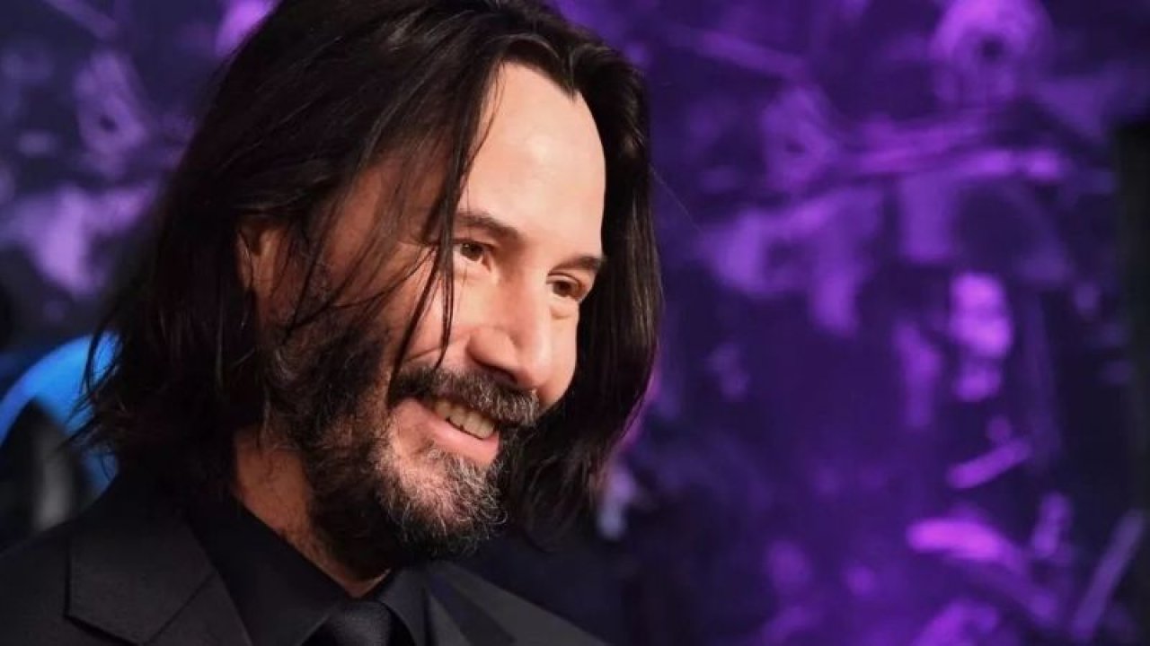 58'lik aktör Keanu Reeves en özel anını paylaştı! "Sevgilimle yatakta gülüşüyor ve harika hissediyorduk"