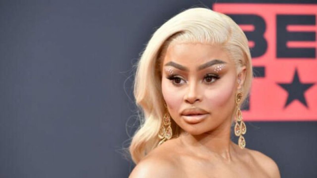 Kardashianların gelininden 19 yaş itirafı! Daha dolgun kalçalara sahip olmak için…