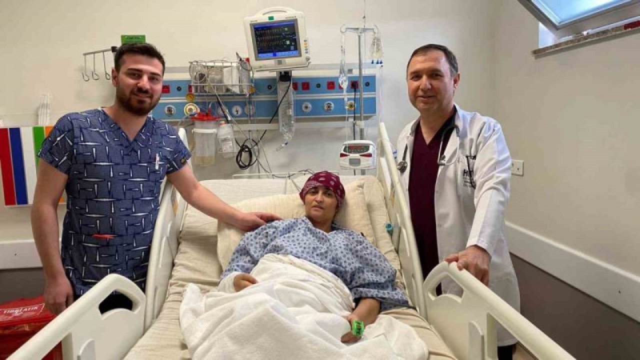 Gaziantep'te Enkazdan çıkartılan depremzede Gülçem Adam 54 günlük yaşam mücadelesini kazandı... Video Haber