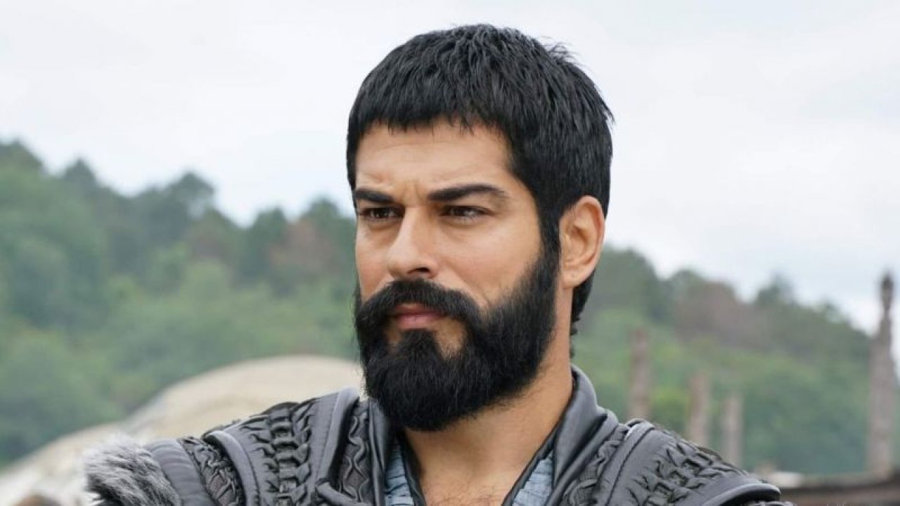 Burak Özçivit stil danışmanını açıkladı! Stil danışmanı olarak eşini gösterdi!