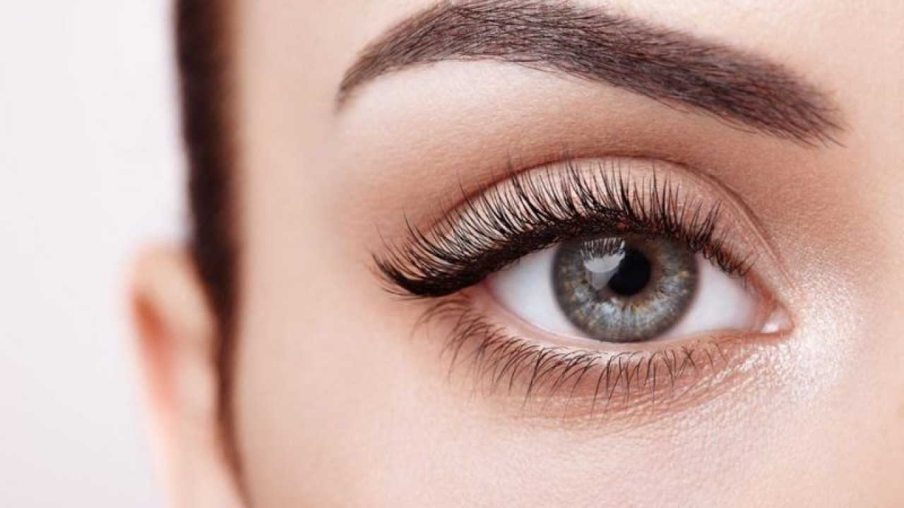 Takma kirpiklere son! Bu teknik ile dikkat çeken kirpiklere sahip olabilirsiniz!