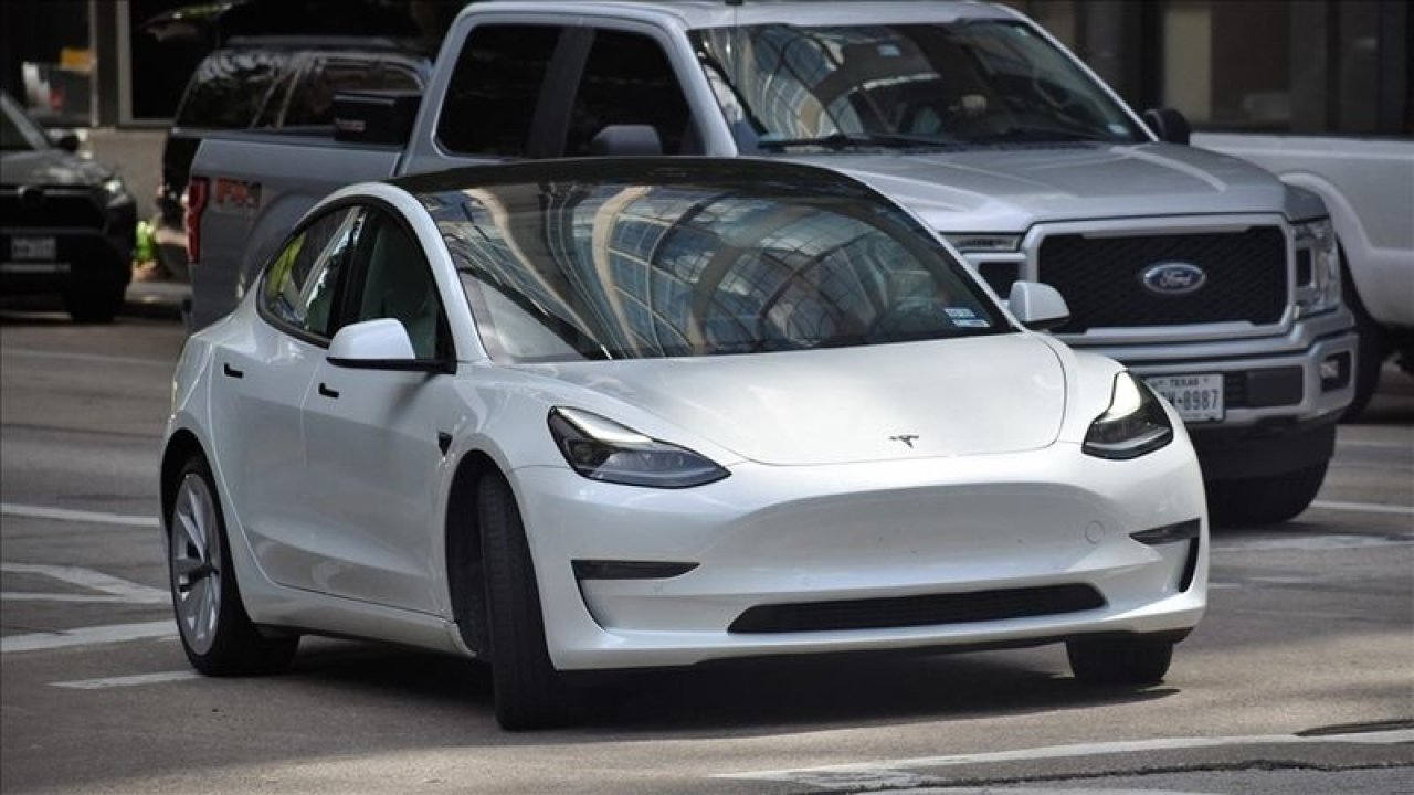 Tesla Türkiye pazarına giriş yapıyor! İşte Tesla’nın Türkiye’de satışa sunacağı o modeli!