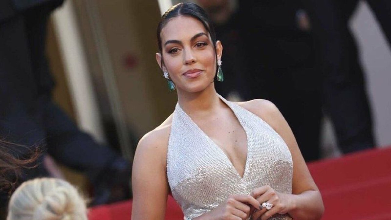 Cristiano Ronaldo’nun sevgilisi Georgina Rodríguez’ten nefes kesen pozlar! Kusursuz fiziği ile takipçilerinin beğenisini topladı