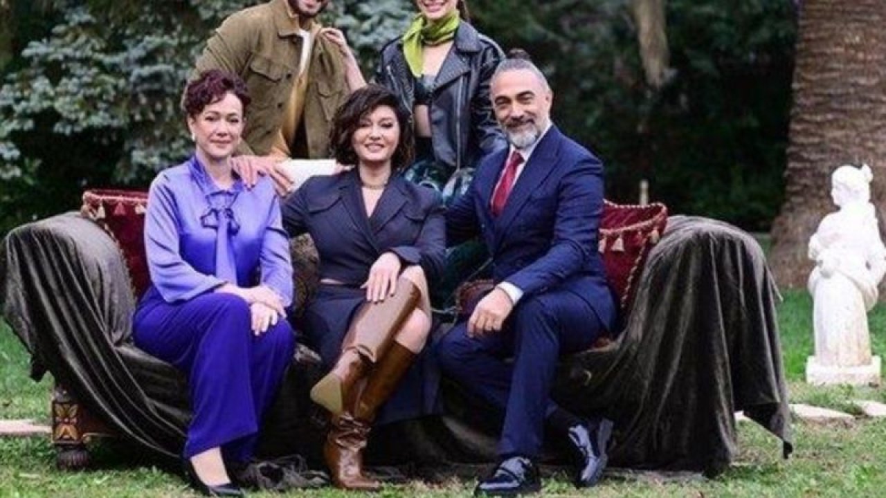 Veda Mektubu 7.bölümde yıllar sonra ortaya çıkan mektup Ziya ve Alanur'u yakınlaştırır! Masum aşk kaldığı yerden filizlenecek mi?