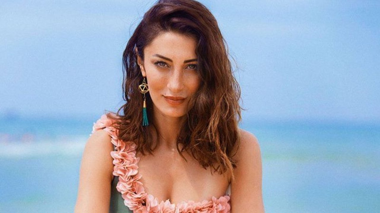 Survivor’ın şampiyonu nefes kesti! Merve Oflaz’dan dekolteli pozlar!