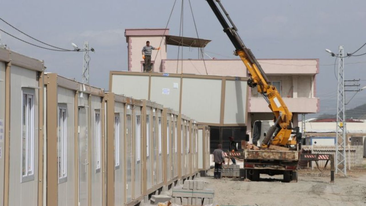 Gaziantep'te Nurdağı'nda DEPREMZEDELERİN Ramazan Bayramı'na kadar çadırlardan konteynerlere ve prefabrik yapılara taşınması hedefleniyor