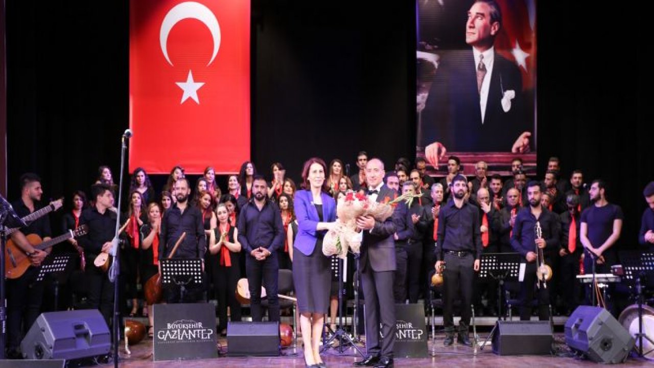 TÜRK HALK MÜZİĞİ KOROSU İZLEYENLERE UNUTULMAZ BİR GECE YAŞATTI