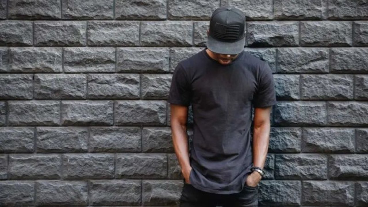 Rengi Solmuş Siyah Kıyafetleriniz İçin Yapılacaklar! Bu Yöntemler İle Eski Rengi Geri Gelsin!