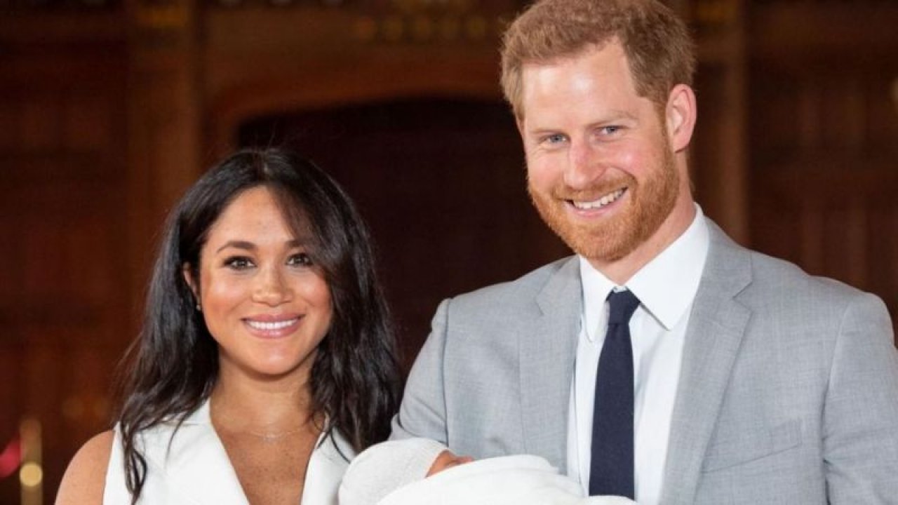 Prens Harry'nin ifşa kitabı aile düzenini bozdu! Geleneksel taç giyme törenine tek başına katılacak!