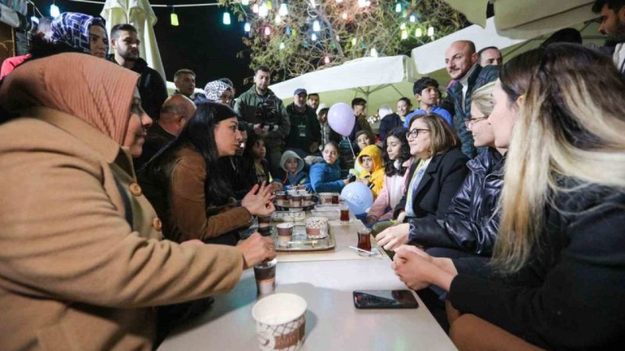Gaziantep Büyükşehir Belediyesi tarafından kurulan Ramazan sokağına vatandaşlar yoğun ilgi gösteriyor