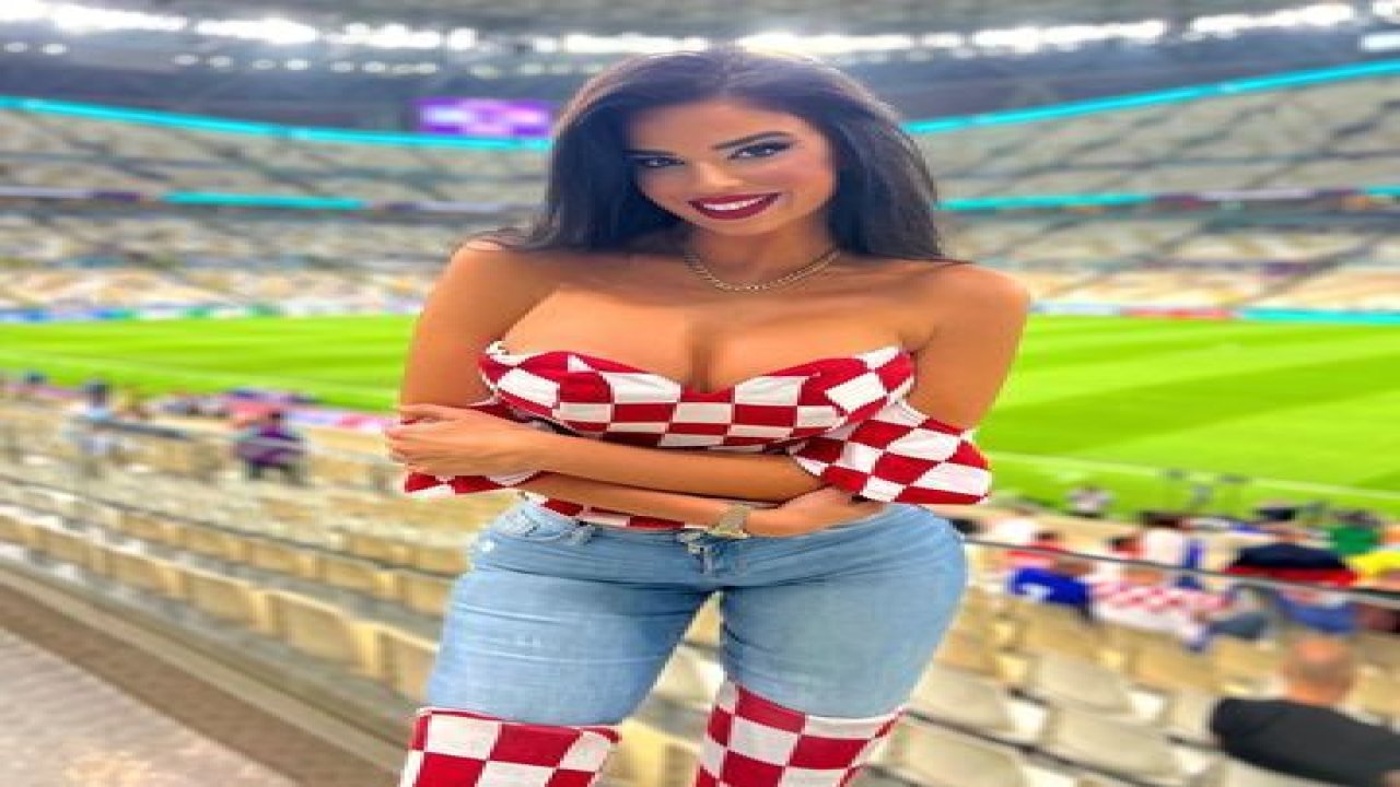 Hırvatistan’ın en güzel modeli Ivana Knöll üstsüz pozuyla nefes kesti! Göğüs dekoltesi ve güzelliğiyle görenleri büyüledi