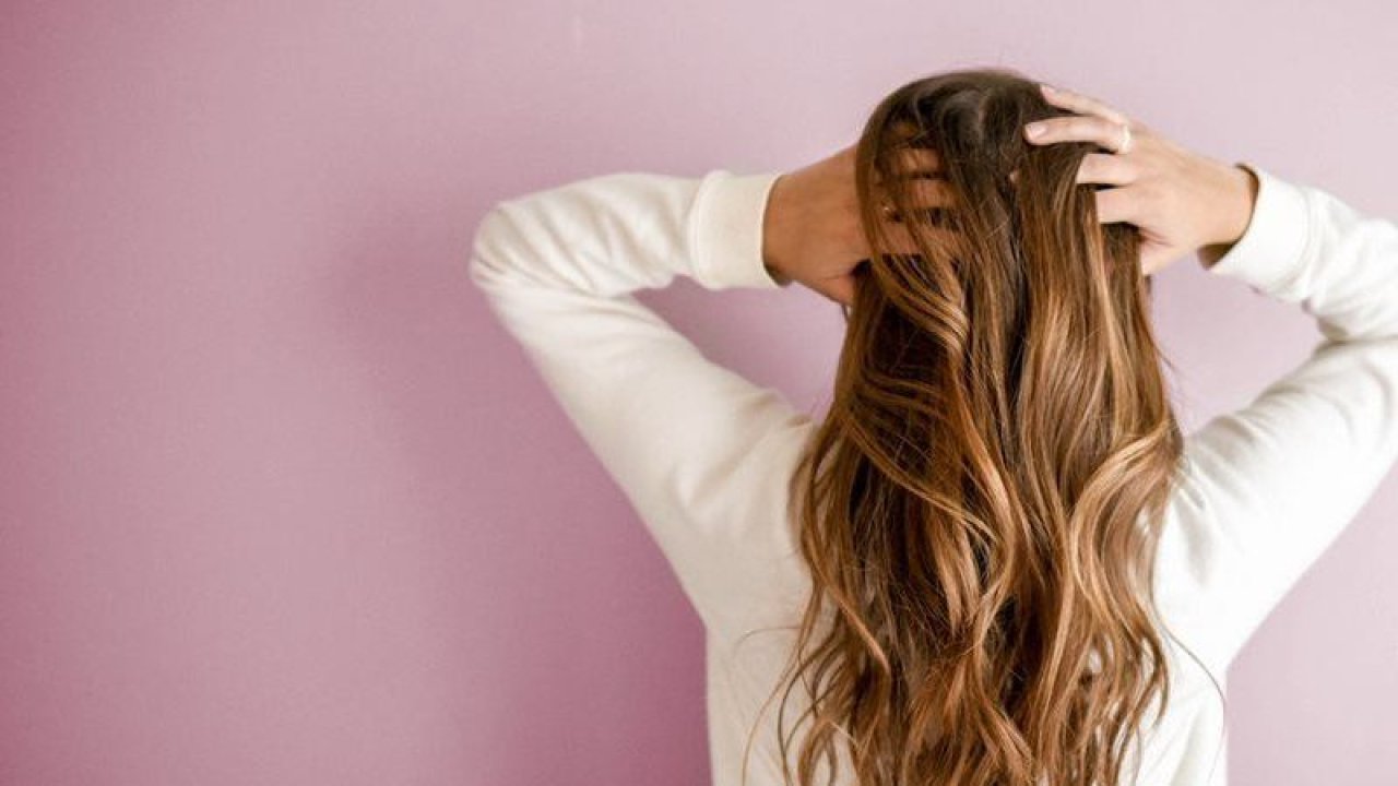 Saçlarınız hemen uzamıyorsa, hiç endişe etmeyin! Bu yöntemlere bir şans verin! İşte saç uzatan yumurta maskesi tarifi