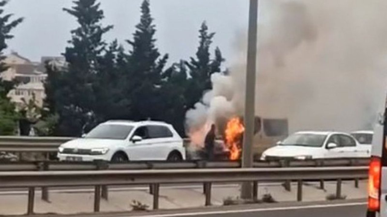 Seyir halindeki araç alev alev yandı