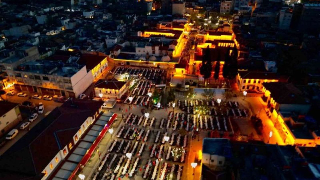 Şahinbey Belediyesi, her gün on binlerce kişiyi iftarda buluşturuyor