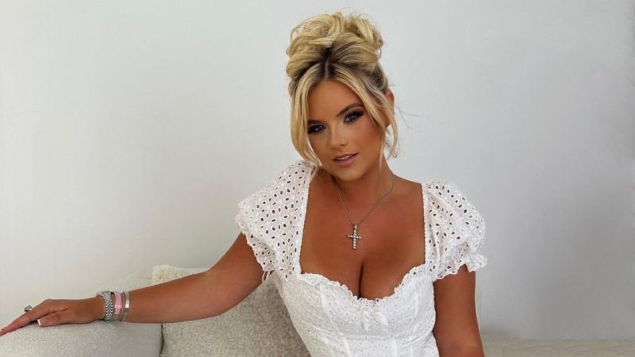 Apollonia Llewellyn'dan Hayranlarına Sütyensiz Poz Hediyesi! Islak Tişörtüyle Her Şeyi Sergiledi: Takipçilerinin Gözleri Fal Taşı Gibi Açıldı!