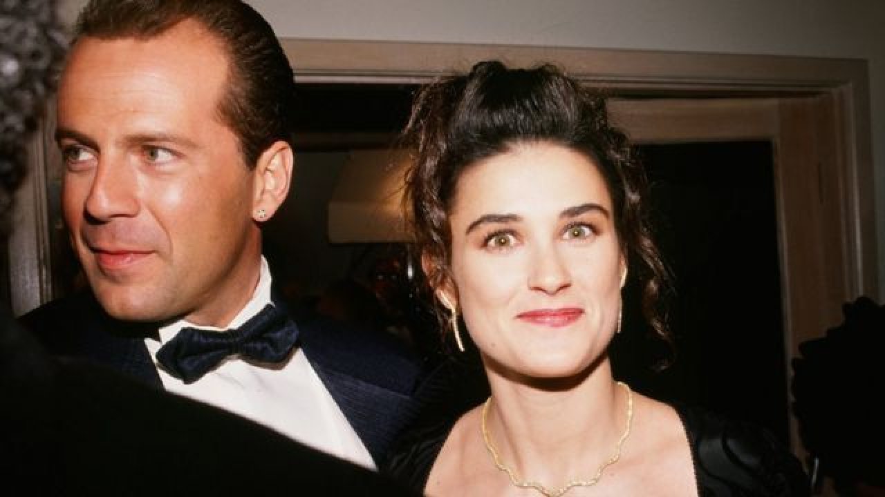 Demi Moore şezlonga uzandı ortalık alev aldı!