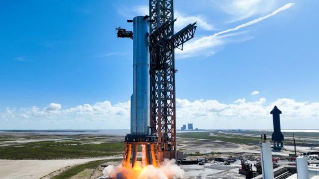 SpaceX’in 3 milyar dolarlık projesi Super Heavy roketi infilak etti! Patlama nedeni ise…