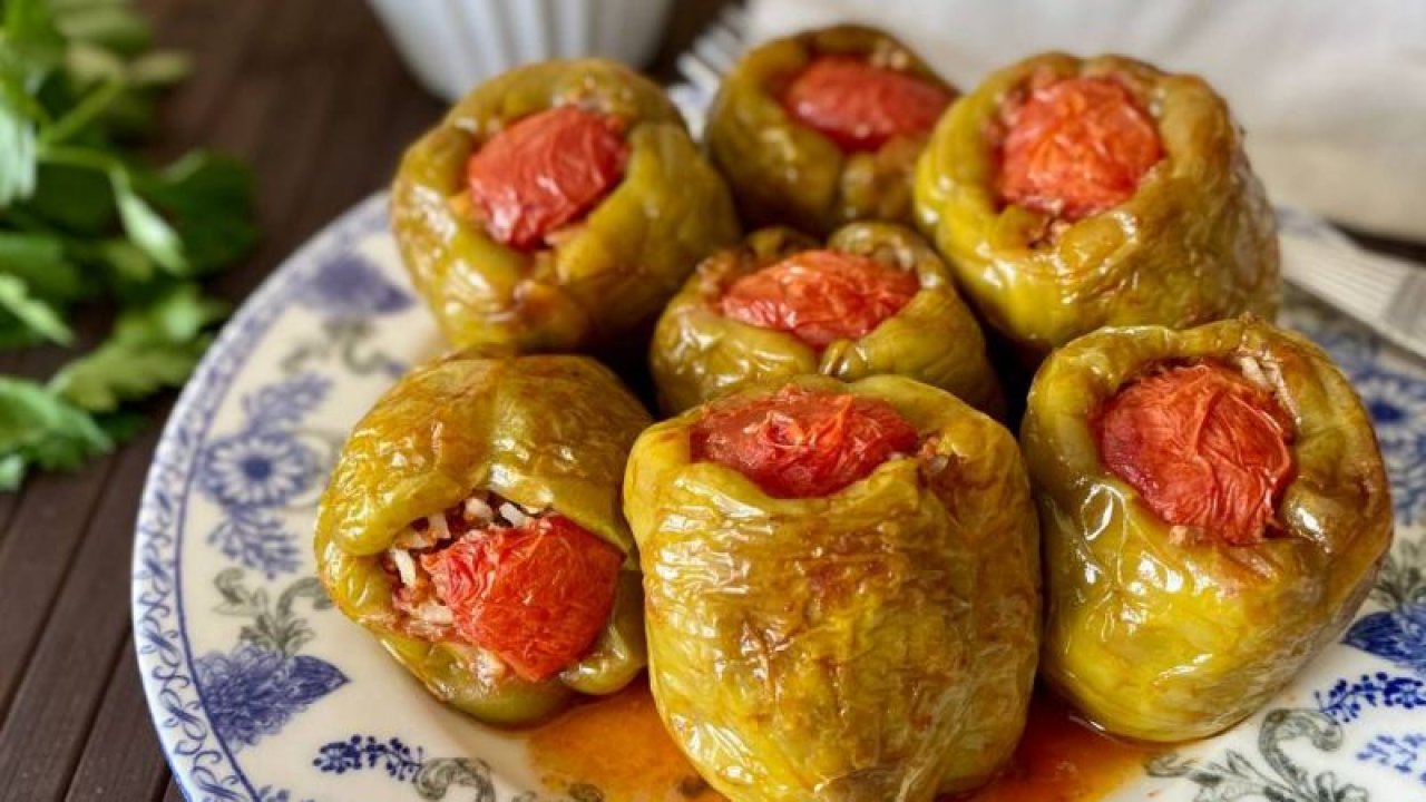Antep Usulü Biber Dolma Yemeği Tarifi, Antep Usulü Biber Dolma Nasıl Yapılır? Evde Antep Usulü Biber Dolma Yapılışı